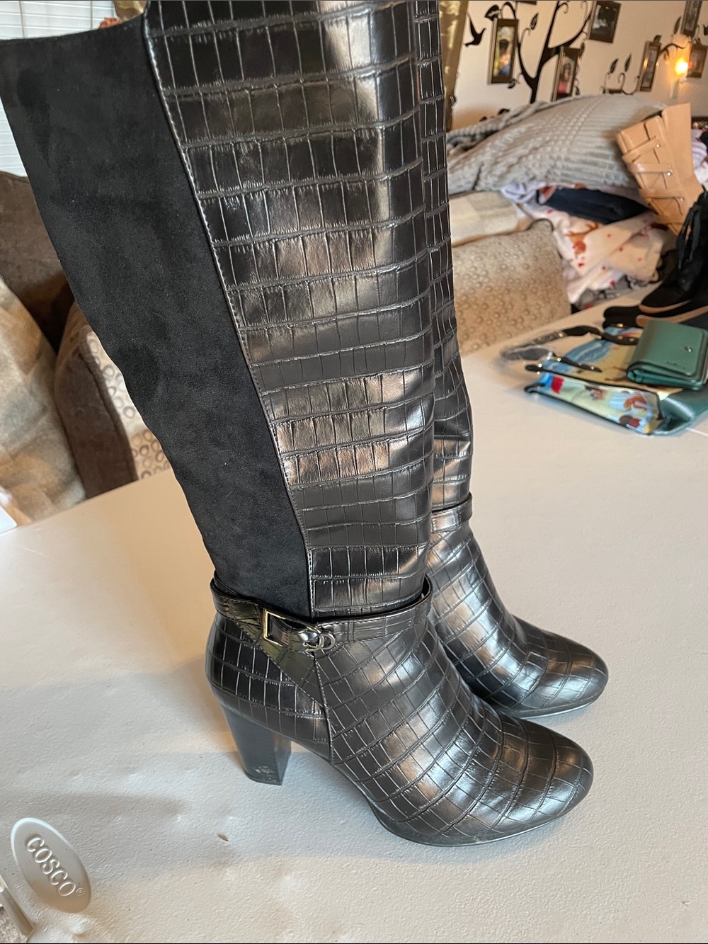 Croc-Embossed Black Mid-Calf Heeled Boots ( bag3)